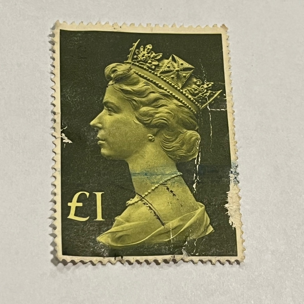 Vintage Queen Elizabeth UK United Kingdom Great Britain Stamp 1977-87 Used
